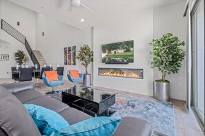 Smart TV, fireplace - You will not be disappointed! Modern, Beautiful spacious living in Grayhawk! (Scottsdale)