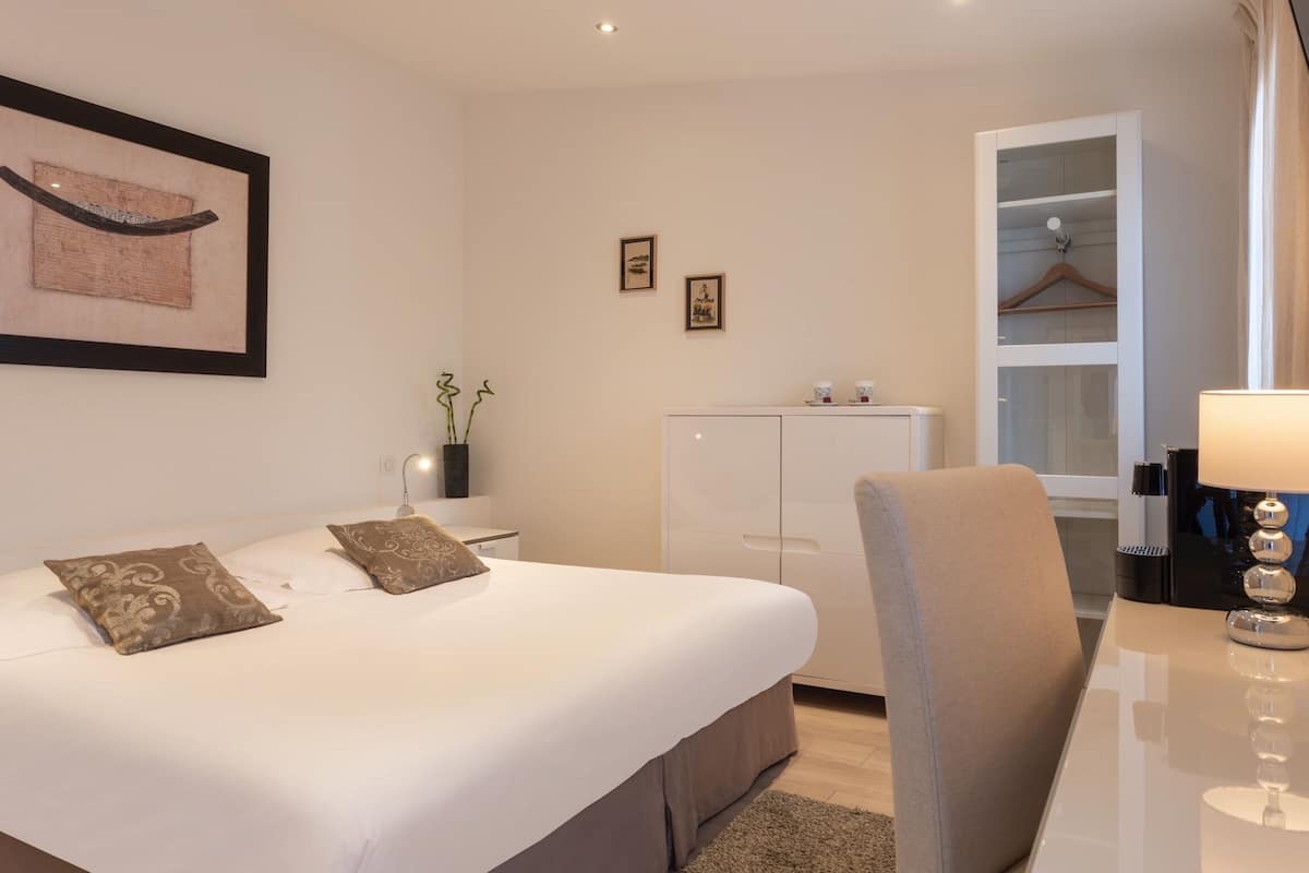 Comfort-Zimmer | 1 Schlafzimmer, Minibar, Schreibtisch, laptopgeeigneter Arbeitsplatz