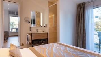 Habitación junior | 1 habitación, minibar, escritorio y espacio para trabajar con laptop