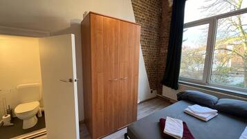 Minibar, decoració individual, mobiliari individual i escriptori