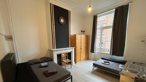 Room European Area 6 | Minibar, desk, laptop workspace, WiFi (free) - European District Studios (Brussels)