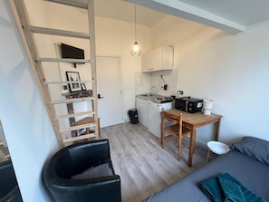 Room European Area 12