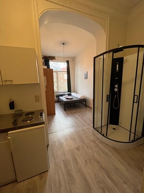 Bathroom shower - European District Studios (Brussels)