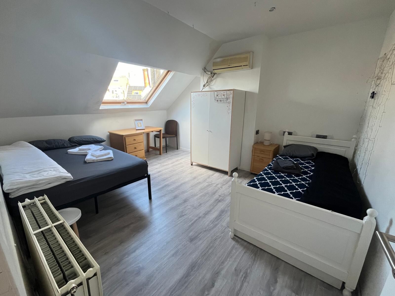 Basic-lejlighed | Minibar, individuelt design, individuel indretning, skrivebord