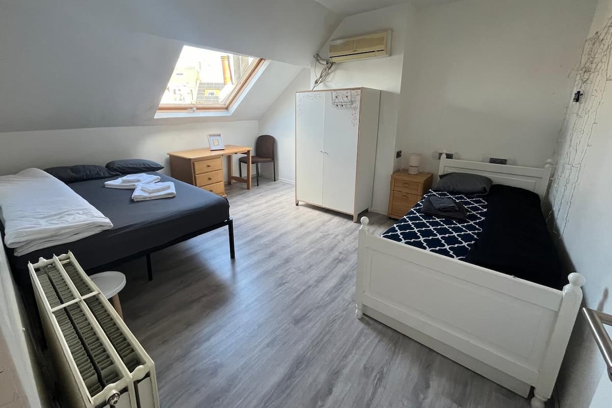 Basic-lejlighed | Minibar, individuelt design, individuel indretning, skrivebord