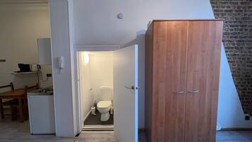 Assecador de cabells, tovalloles, sabó i xampú