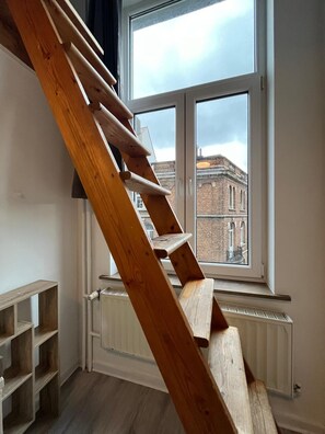 Minibar, individually decorated, individually furnished, desk - European District Studios (Brussels)