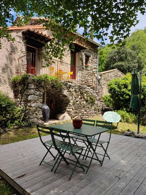 تناول الطعام بالخارج