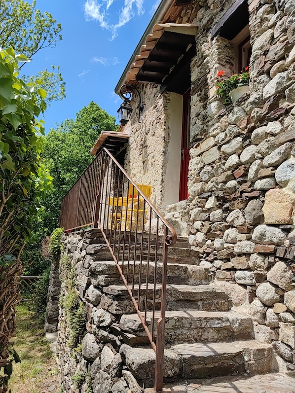 تفاصيل الفندق من الخارج