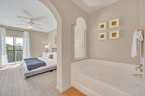 2 bedrooms, iron/ironing board, WiFi, bed sheets - Upstay: Modern & Sunny 2BR Condo Near Disney (Winter Garden)