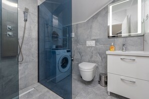 Douche, serviettes fournies