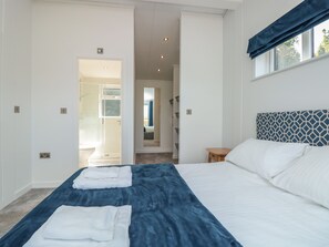 2 개의 침실, 각각 다른 스타일의 인테리어, 각각 다르게 가구 비치, 무료 WiFi