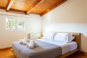 2 bedrooms, iron/ironing board, travel cot, WiFi