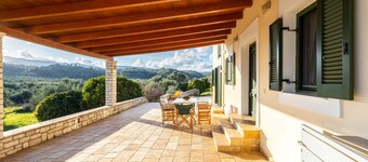 Elaion Hideaway - Uncover Petalidi's Secrets