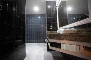 Basic Apartment | Bathroom - Hotel Show (Rio de Janeiro)