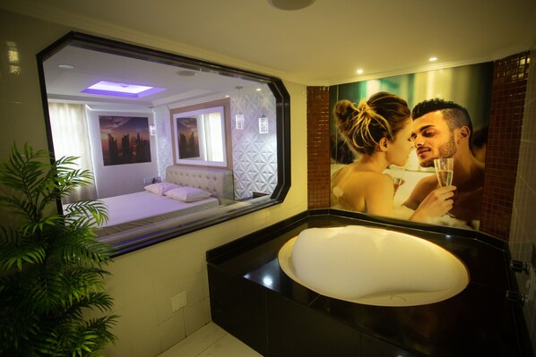 Luxury Suite | Bathroom