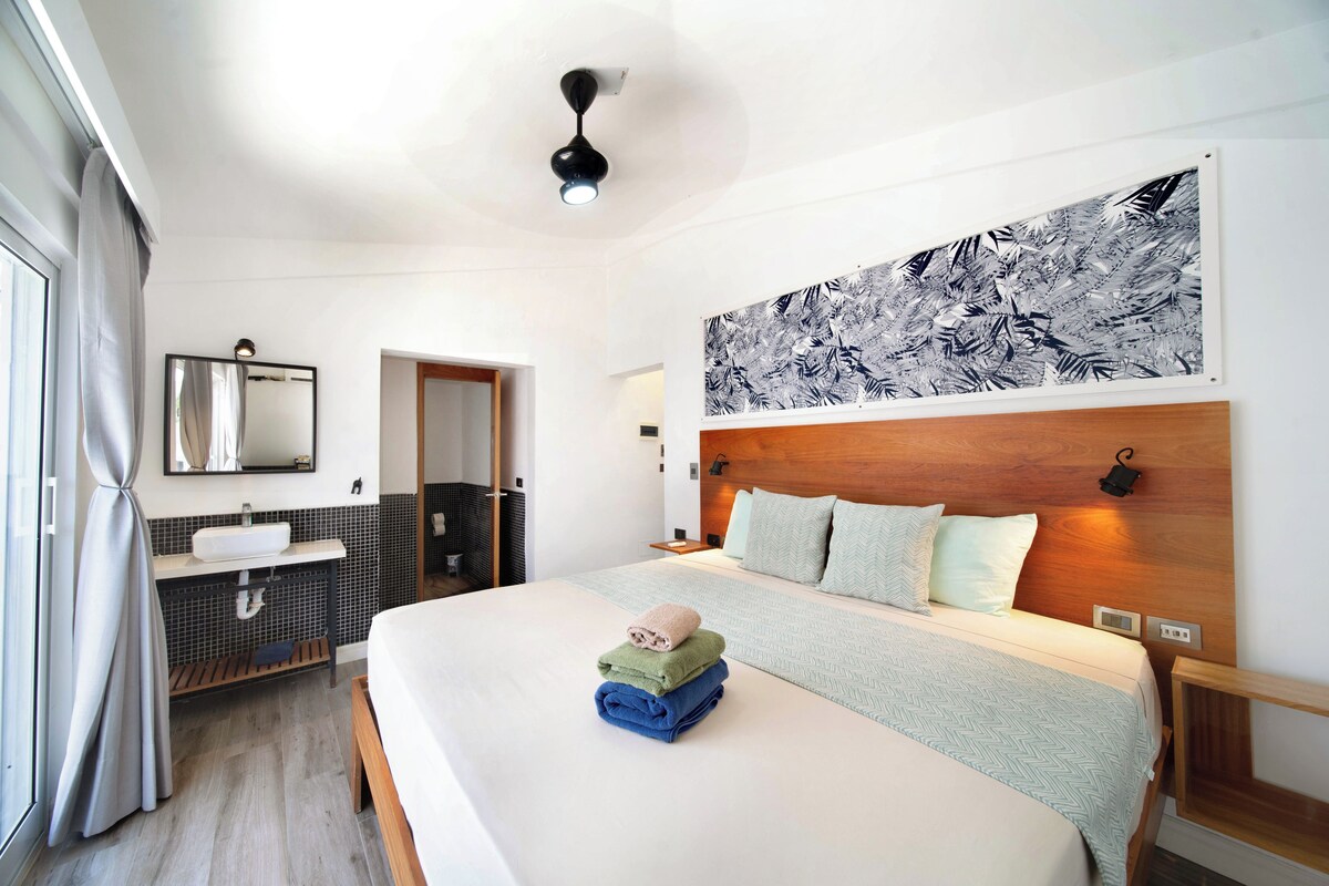 Double Room | WiFi (free), bed sheets