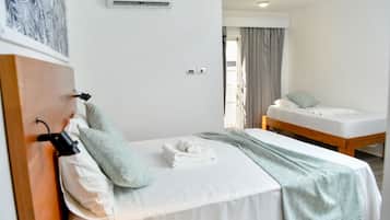 Triple Room | Free WiFi, bed sheets