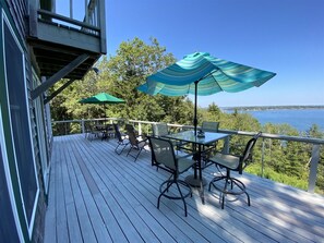 Outdoor dining - OJIBWA COTTAGE | PET FRIENDLY | 3 Bed, 2 Bath (Boothbay)