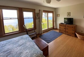 3 dormitorios, escritorio, tabla de planchar con plancha y wifi