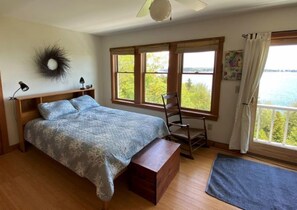 3 bedrooms, desk, iron/ironing board, WiFi - OJIBWA COTTAGE | PET FRIENDLY | 3 Bed, 2 Bath (Boothbay)