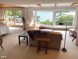 4 bedrooms, desk, WiFi (free), bed sheets
