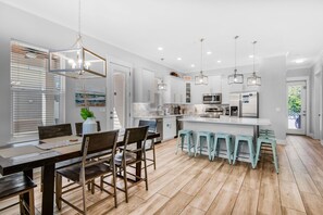 Dining - ❄️ Snowbird Savings 🌴 Sea Ya Sun 4BR | FAB Kitchen • 2 Pools • Miramar Beach 🏖️ (Miramar Beach)