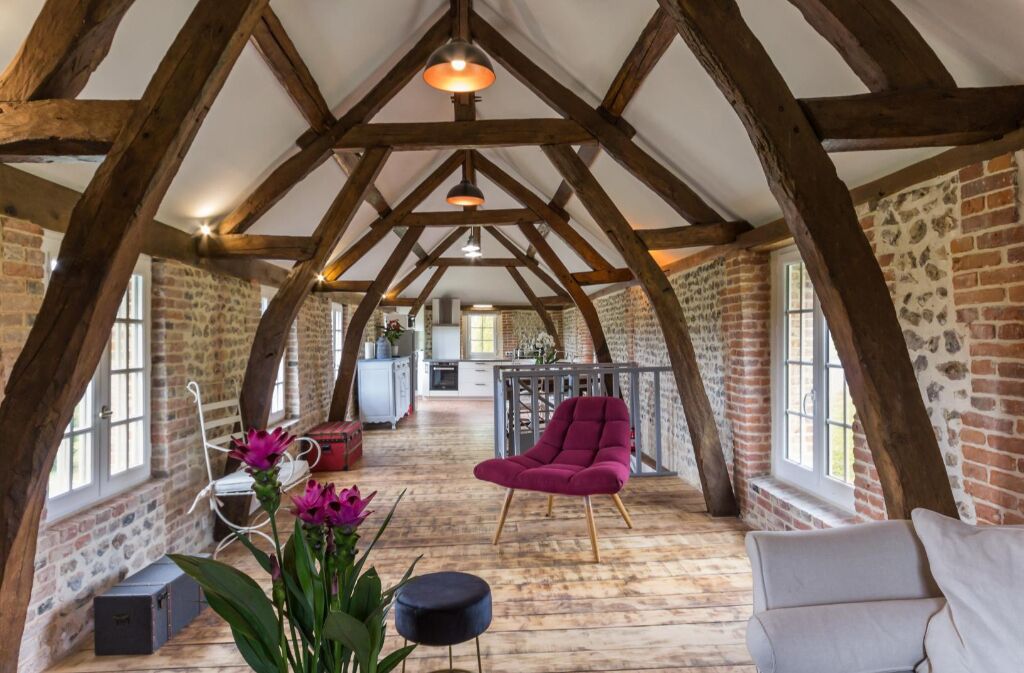 TV connectée, baby-foot, table de tennis de table, livres