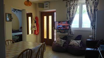 2 habitaciones, tabla de planchar con plancha, wifi y ropa de cama