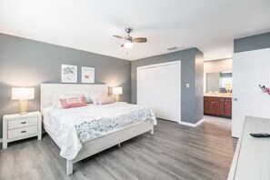 3 عدّة غرف نوم ومكواة/لوح كي وواي فاي وملاءات أسرّة