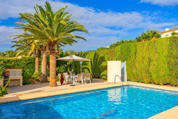 حمّام سباحة خارجي