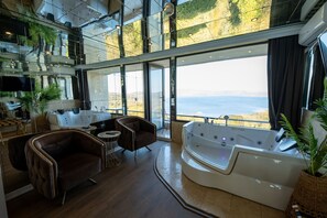 Mirror House with Jacuzzi | Individuell eingerichtet, kostenloses WLAN