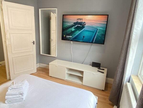 Apartment | 2 bedrooms, iron/ironing board, free WiFi, bed sheets - Impeccable 2-bed Apartment in Central London (London)