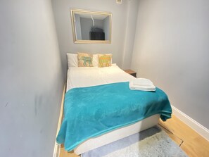 Apartament | 2 dormitoris, planxa i posts de planxar, wifi gratuïta i roba de llit