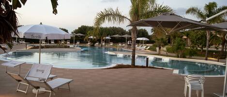 Kolam renang terbuka bermusim