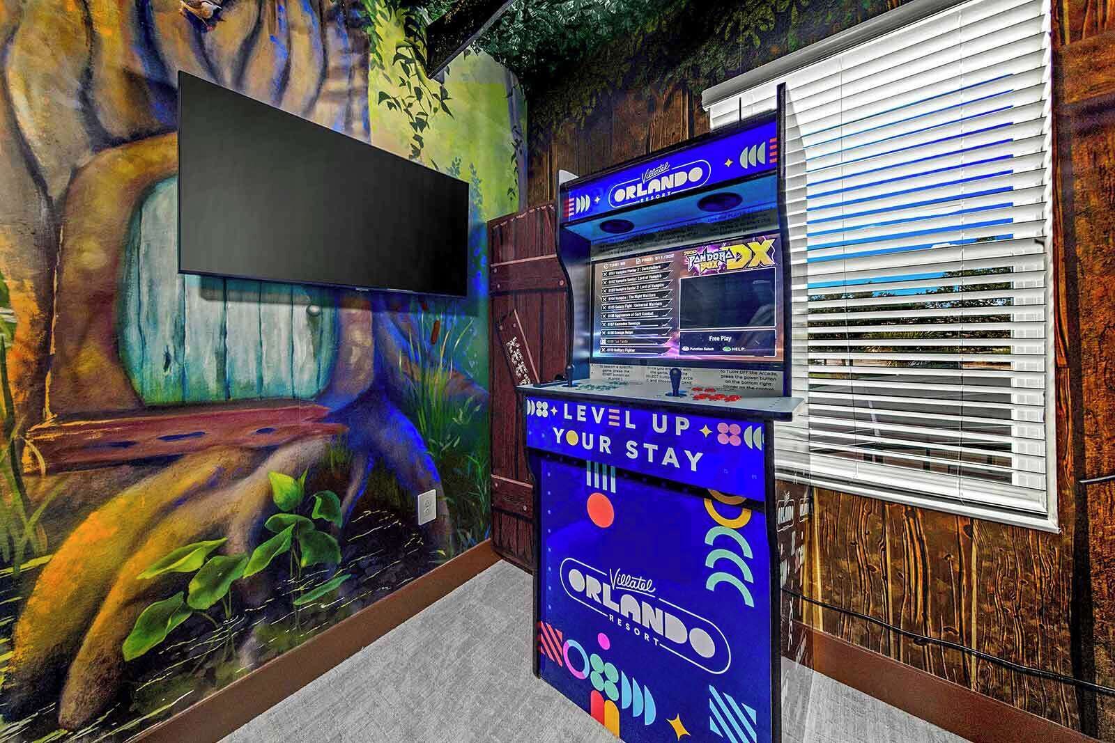 Een kamer met een muurschildering, een televisie en een gokkast.