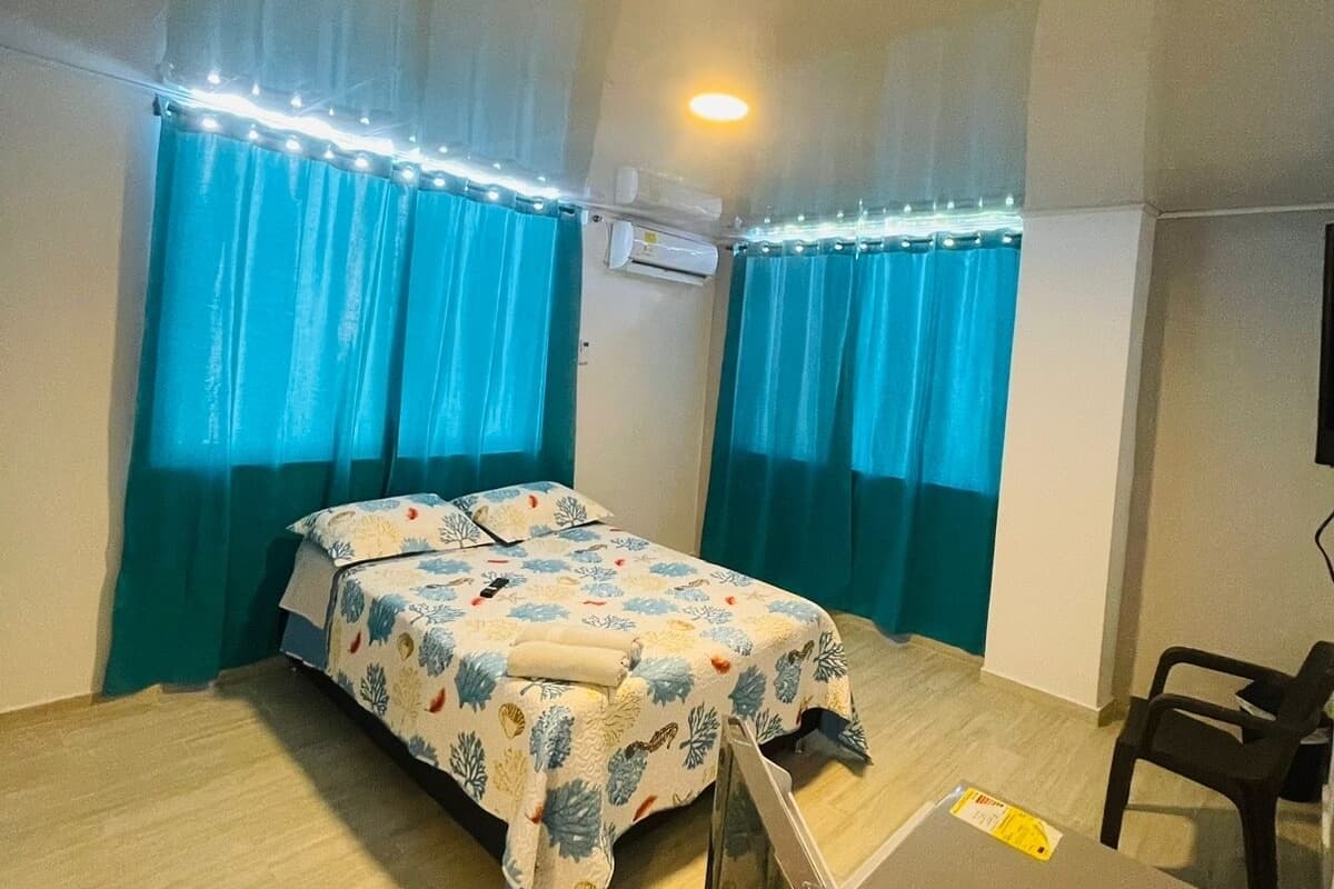 ห้องเบสิกดับเบิล, เตียงใหญ่ 1 เตียง | ผ้านวมขนเป็ด, พื้นที่ทำงานแบบใช้แล็ปท็อป, Wi-Fi ฟรี