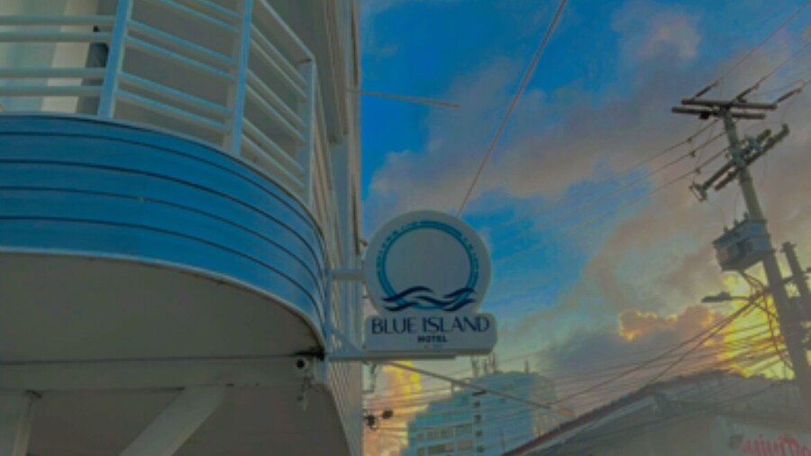 Blue Island Hotel
