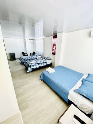 Basic Quadruple Room | Down comforters, laptop workspace, free WiFi - Blue Island Hotel  (San Andrés)
