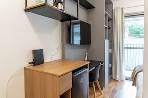 Estúdio econômico, 1 cama de casal | Wi-Fi de cortesia, roupa de cama