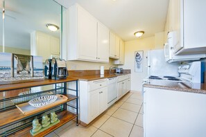 Køleskab, mikrobølgeovn, ovn, kogeplade