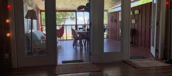 Lakefront Cozy Cottage