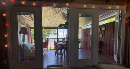 Lakefront Cozy Cottage