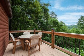 Outdoor dining - Valley View in Shagbark (Sevierville)