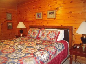 3 bedrooms, desk, iron/ironing board, travel cot - Valley View in Shagbark (Sevierville)