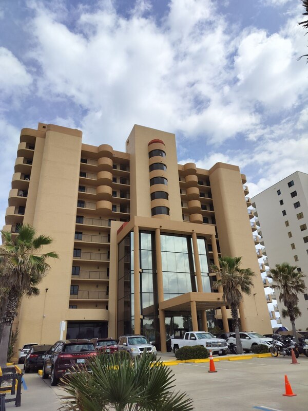 Tropic Shores Resort - Daytona Beach, FL