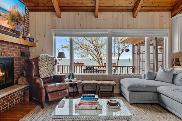 TV, fireplace, offices