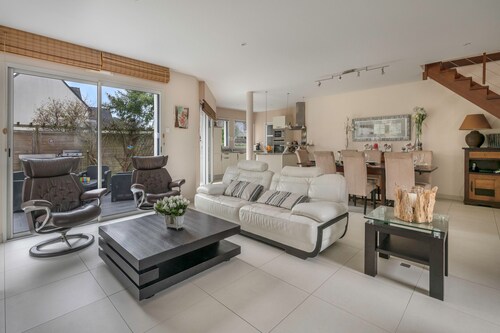 Big family house in Mesquer with garden