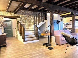 Interior - Casa Rural La Fontana de Pedroso, Descubre Cantabria y Cabarceno (CANTABRIA)