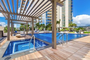 Pool - Ocean-MT Views From the Luxury Sky Ala Moana Condo with Amazing Amenities (Honolulu)